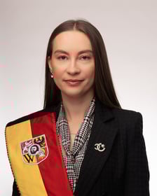 <p class="MsoNormal">Rocznik 1990. Absolwentka filologii na Uniwersytecie Wrocławskim ze specjalizacją nauczycielską. Pracuje w biurze poselskim Anny Zalewskiej. Była pełnomocnikiem wojewody dolnośląskiego ds. mniejszości narodowych i prowadziła sprawy międzynarodowe. Tłumaczka języka niemieckiego. Jest w radzie społecznej we Wrocławskim Centrum Zdrowia. Zajmuje się wsp&oacute;łpracą z zagranicą.</p>
<p class="MsoNormal"><strong>Komisje</strong>: statutowa | promocji i wsp&oacute;łpracy z zagranicą | zdrowia, spraw społecznych i r&oacute;wnego traktowania</p>
<p class="MsoNormal">KLUB RADNYCH PRAWA I SPRAWIEDLIWOŚCI</p>