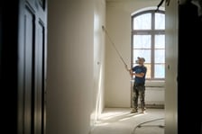 Budowa hotelu Arche Klasztor Wrocław w gmachu przy Kasprowicza, 9 maja 2024