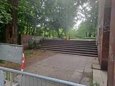 Schody przy wejście na wały przy ul. Sopockiej