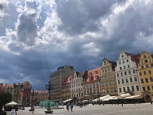 Ciemne chmury nad Rynkiem