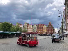 Ciemne chmury nad Rynkiem
