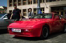 Rajd zabytkowych pojazdów i samochodów elektrycznych na Rynku we Wrocławiu