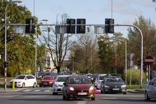 <h2><strong>Ż&oacute;łte kamery, system RedLight i CANRAD, gdzie są we Wrocławiu. Lista miejsc.</strong></h2>
<p>Ż&oacute;łte kamery i system RedLight CANARD we Wrocławiu mamy w trzech miejscach:</p>
<ul>
<li>na skrzyżowaniu ul. Na Ostatnim Groszu/ Bystrzycka/ Gądowianka</li>
</ul>