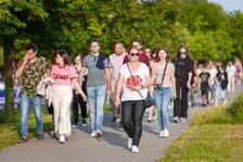 Koncert Dawida Podsiadły na Tarczyński Arena, 08.06.2024. Tłumy fanów ciągną na stadion