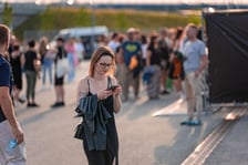 Koncert Dawida Podsiadły na Tarczyński Arena, 08.06.2024. Tłumy fanów ciągną na stadion