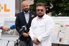 <p>Podpisanie umowy na remont szkoły, 11 czerwca 2024, Łukasz Hirny i Jacek Sutryk</p>