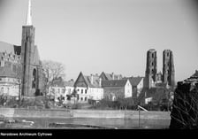 <p>Wrocław w roku 1950. Widok na Ostr&oacute;w Tumski</p>