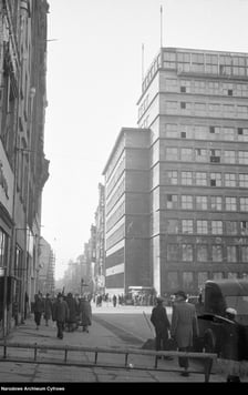 <p>Wrocław w roku 1950. Widok na budynek, w kt&oacute;rym mieści się bank</p>