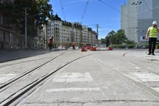 Czyszczenie szyn przed pierwszym próbnym przejazdem.
