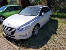 Jedno z porzuconych aut wystawionych na sprzedaż przez Miasto