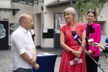 Tomasz Kosmalski i Renata Granowska, podpisanie umowy w sprawie neonów, 20 czerwca 2024