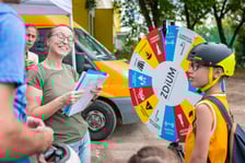 <p>Piknik ZDiUM&nbsp;podczas otwarcia nowej trasy pieszo-rowerowej wzdłuż rzeki Oławy</p>
