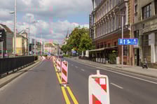 Na ul. Kazimierza Wielkiego MPK wymienia część torowiska oraz rozjazdy w kierunku ul. Szewskiej i Widok.