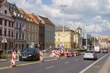 Na ul. Kazimierza Wielkiego MPK wymienia część torowiska oraz rozjazdy w kierunku ul. Szewskiej i Widok.