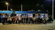 Powitanie 46. Moderusa Gammy. Na zajezdnię Borek przybyli miłośnicy komunikacji miejskiej. Na tej dostawie kończy się kontrakt z Modertrans Poznań na dostawę tramwajów.