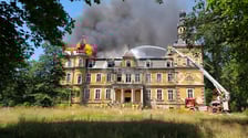 Pożar pałacu w Jelczu-Laskowicach.
