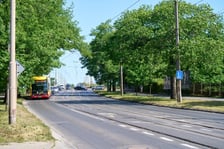 Ulica Reymonta - stan obecny. Za 1,5 roku poznamy efekt pracy biura projektowego, które przygotuje dokumentację niezbędną do przeprowadzenia remontu