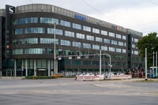 Ostatnie prace przy rozbudowie skrzyżowania ulicy Legnickiej z Na Ostatnim Groszu i Milenijnej