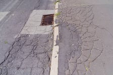 W ramach programu "Wrocław na dobrej drodze" naprawionych zostanie 16 ulic. Nowy asfalt pojawi się m.in. na Kozanowie
