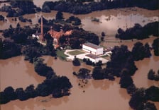 <p>Pompownia Świątniki, wok&oacute;ł wielka woda</p>