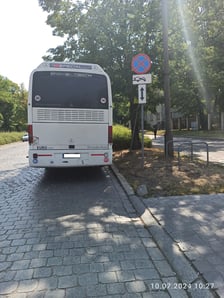 <p>Przykłady nieprawidłowego parkowania</p>