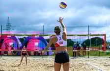 Inez Chmielewska i Jagna Grosicka na turnieju o mistrzostwo Polski młodziczek w siatkówce plażowej