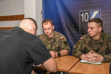 29 adeptów żołnierskiego rzemiosła, zostało wcielonych w połowie lipca w szeregi 10 Wrocławskiej Brygady Łączności