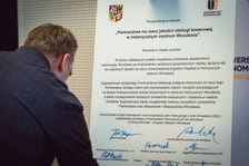 <p>Podpisanie partnerstwa na rzecz jakości obsługi towarowej w historycznym centrum miasta Wrocławia (17.07.2024)</p>