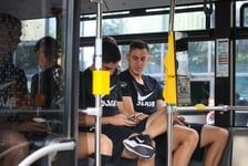 Drużyna WKS-u na lotnisko udała się autobusem MPK. Stamtąd samolotem dotarli na mecz z Riga FC