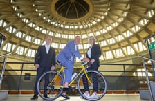 Zdjęcie z konferencji prasowej poświęconej 81. Tour de Pologne (1 sierpnia, Hala Stulecia)