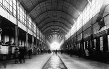 <p>Dworzec Gł&oacute;wny we Wrocławiu w latach 70. Hala Gł&oacute;wna</p>
