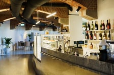Dolny bar i kawiarnia w Bastionie Sakwowym już otwarte. Tak wyglądają w środku