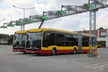 Ładowanie autobusów elektrycznych na zajezdni Obornicka