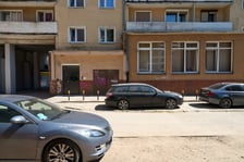 <p>Podw&oacute;rko przy ulicach Wyszyńskiego, Prusa, Sępa-Szarzyńskiego i Sienkiewicza. Stan przed remontem.</p>