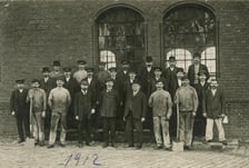 pracownicy zakładu Na Grobli w 1912 roku