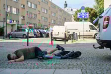 <p>Inscenizowana akcja ratunkowa w ramach Wrocławskiej Akademii Pierwszej Pomocy</p>