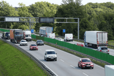 Samochody na autostradzie A4. Nowy odcinkowy pomiary prędkości na A4 - Kąty Wrocławskie i Pietrzykowice