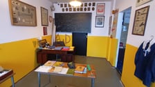 <p>Szkolna klasa odtworzona w Muzeum Sentyment&oacute;w w Kowarach</p>