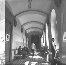 <p>Dworzec Wrocław Nadodrze w 1980 r. Zbiory Wydziału Architektury PWr</p>