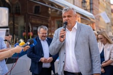 Konferencja o nowej umowie na połączenia aglomeracyjne i prezentacja autobusów, które będą je obsługiwać od sierpnia 2025 roku