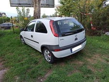 <p>Przykłady niezgodnego z prawem parkowania</p>