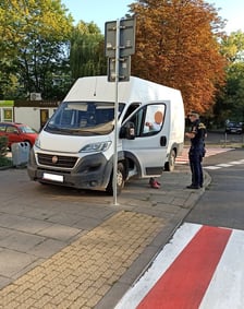 <p>Przykłady niezgodnego z prawem parkowania</p>