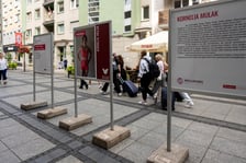 <p>Wystawa &bdquo;Wrocławianka Roku 2023&rdquo; przy Oławskiej</p>