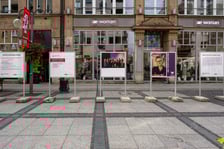 <p>Wystawa &bdquo;Wrocławianka Roku 2023&rdquo; przy Oławskiej</p>