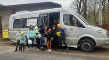 <p class="MsoNormal">Wyjazdom w g&oacute;ry zawsze towarzyszy dużo zabawy. Podczas ostatniej wycieczki poza spacerowaniem, udało się też zorganizować warsztaty cyrkowe, kt&oacute;re zakończył mini występ. Wyjazd nie m&oacute;głby się odbyć bez wsparcia MPK Wrocław, kt&oacute;re zapewniło transport.</p>