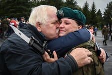 <p>Przysięga 10 Wrocławskiej Brygady Łączności</p>