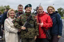 <p>Przysięga 10 Wrocławskiej Brygady Łączności</p>