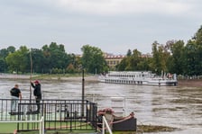 Statki i łodzie wrocławskiej żeglugi wycieczkowej na Odrze w okresie zagrożenia powodzią