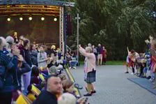 Koncert chóru seniorów podczas zeszłorocznej edycji Dnia Trójkąta na Przedmieściu Oławskim