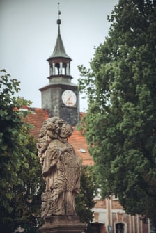 Rzeźba Jana Nepomucena w Lewinie Kłodzkim